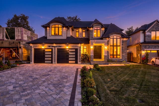 507 Wildwood Dr. Oakville On L6k 1v1