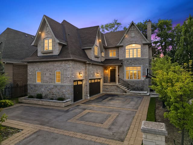 725 Queensway W Mississauga On L5c 1a7