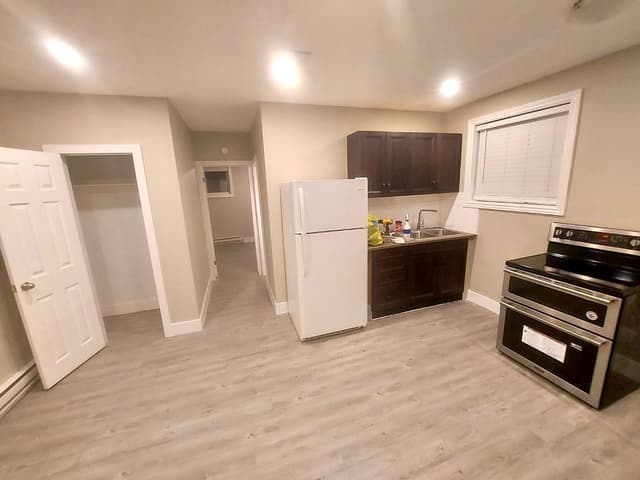 9 Linden Ave. Brantford On N3s 7e3